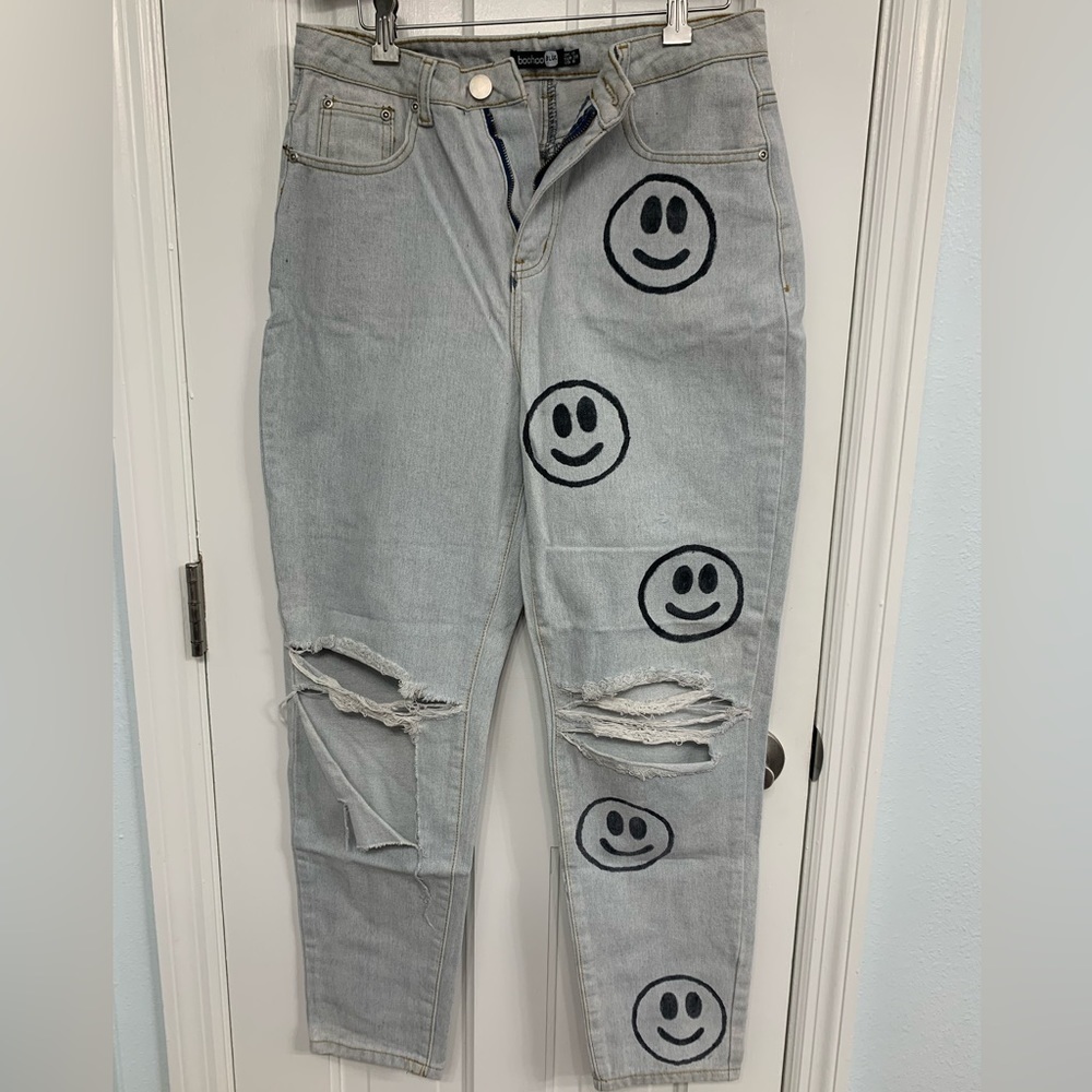 Boohoo, wide leg, smiley face jeans. Size 6